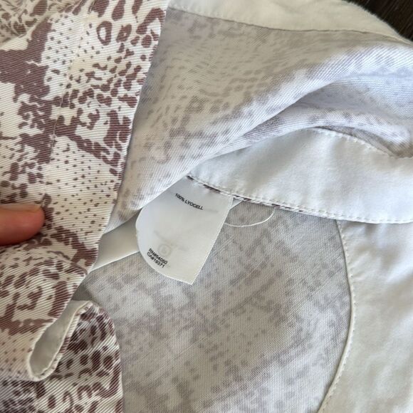 White High waisted shorts, pleated front, trouser style, professional, classic - Picture 4 of 7